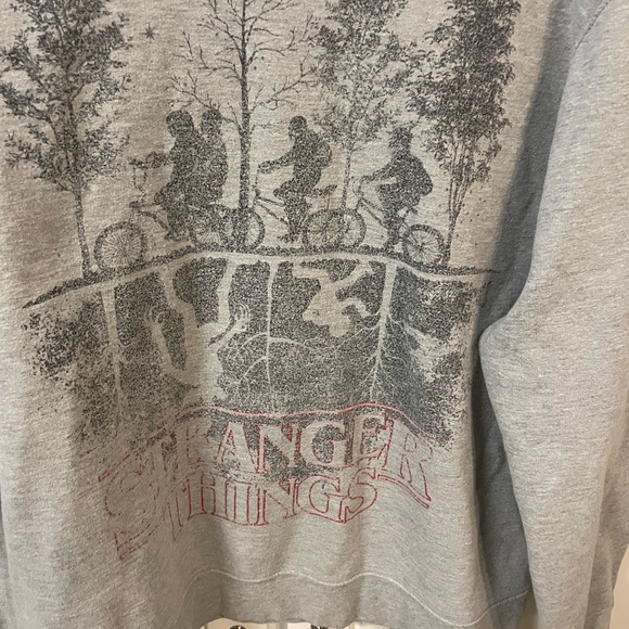 Netflix Stranger Things sweatshirt, Men’s size L - Picture 5 of 5